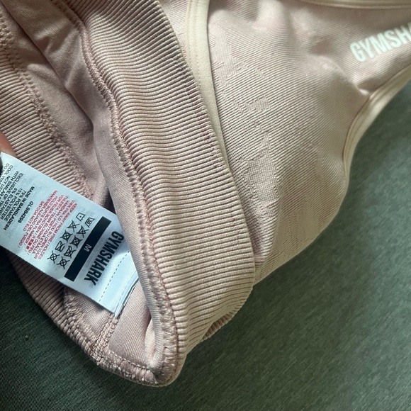 Gymshark Adapt Camo Seamless Sports Bra, Light Pink in Size Medium - Picture 4 of 4